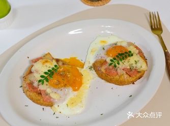 8分钟，烤好撒欧芹碎，放胡椒木装饰；不错过春天的这口鲜