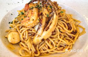 Classic Garlic Spicy Seafood Handmade Pasta