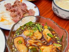 -何妹湿辣牛肉·粤式烧烤砂煲(桂雅路店)