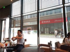 靠窗位-星巴克臻选(惠州华贸天地1楼店)