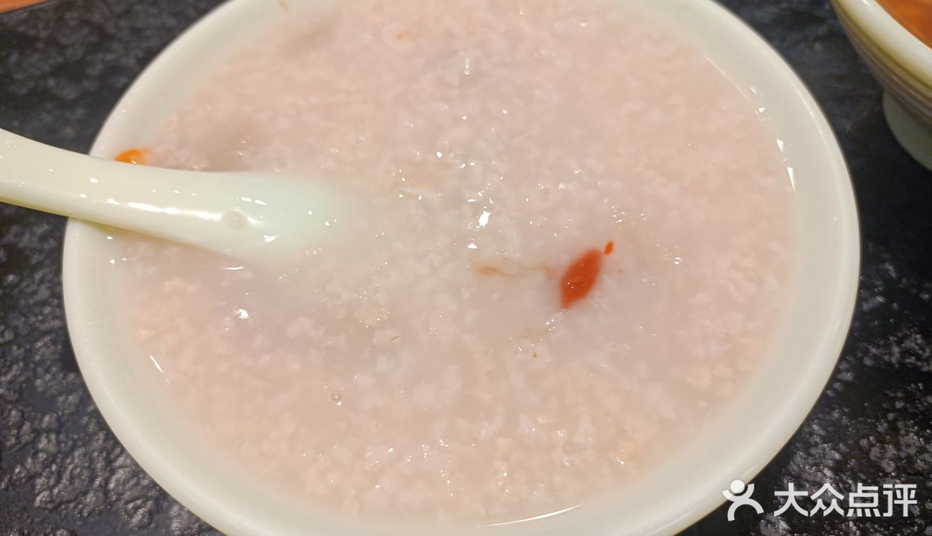 河东万达广场三层的谷味多，几个南方人开的养生菜品小馆