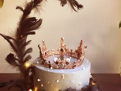 黑色羽毛皇冠蛋糕-艾加柒克蛋糕茶歇甜品台(春熙路店)