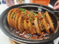 芋头扣肉煲-鑫悦楼煎蟹·16年海鲜大排档