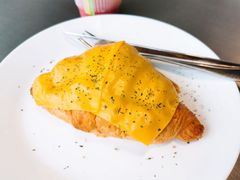 芝士培根可颂-RWORK·COFFEE(滨江店)