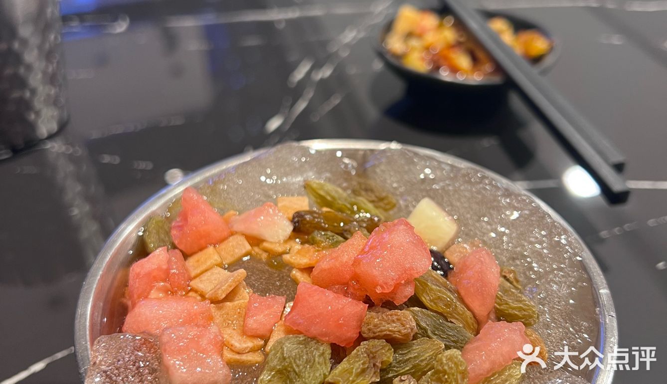 特别值得一提的是它家的冰粉 超级无敌好吃 有两个版本的