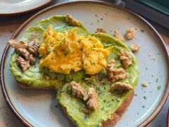 牛油果煮蛋吐司-RAC BAR(安福路店)