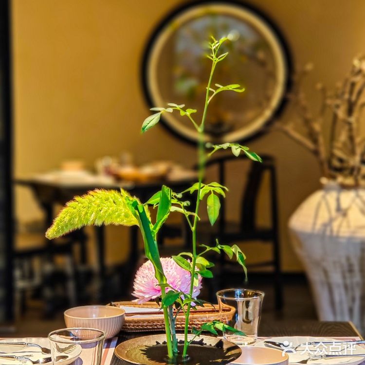 走进成都这家宋式美学素食餐厅