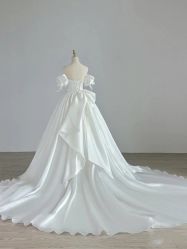 -Lady  Jane高端婚纱礼服馆