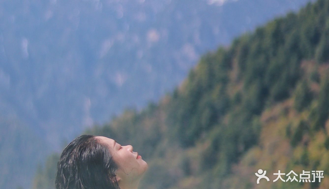 成都周边旅游攻略|2.5h车程去蓝天雪山下泡无边温泉♨️~
