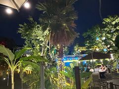 -茅草房·河畔园林火锅