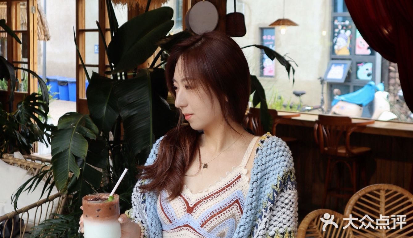 这就是当代年轻人到任何一个地方都要找一个美美的咖啡馆！