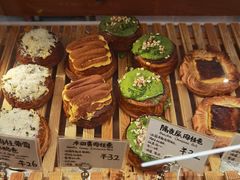 -天井·丑面包搭咖啡