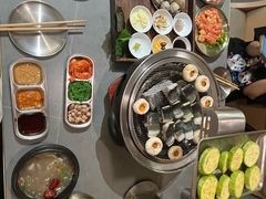 -围炉肉舍•炭烤活鳗•丹东海鲜烤肉(步行街店)