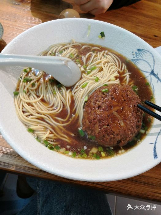 狮子头汤面