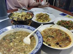 -雪乡人家东北菜·铁锅炖一切(高斯路店)