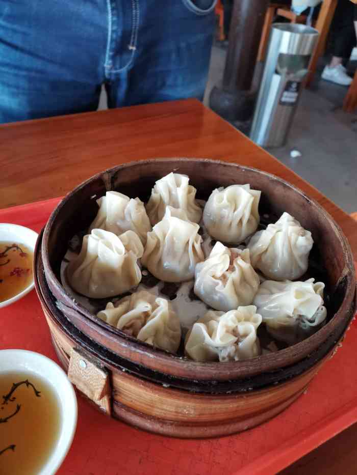 阿六烧卖-"朋友带我们去枫泾玩第一站就是去这家吃烧卖.