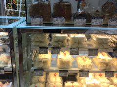 面包甜点陈列柜-白玉兰食品(汇联商厦店)