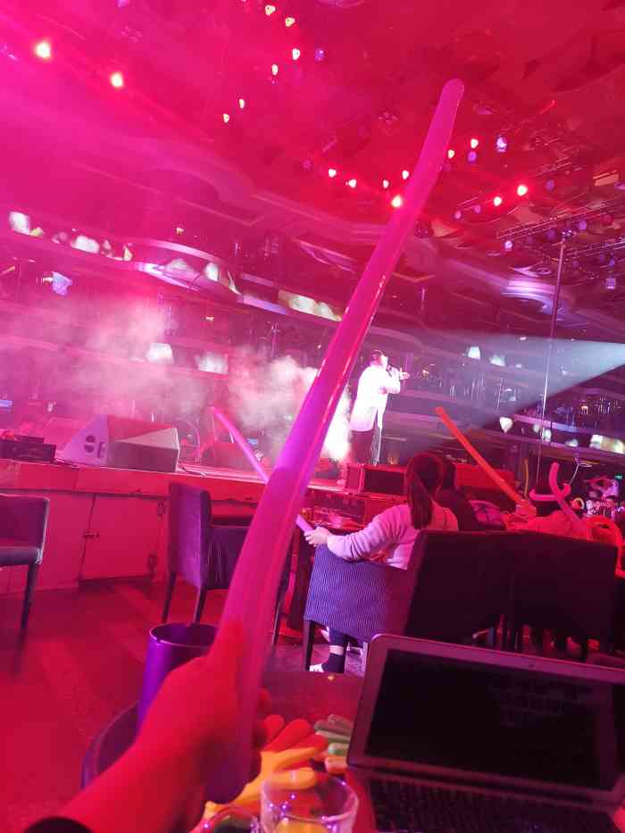 金翅鸟演艺-"来几回了,节目很赞.小冯服务热情到位.已.