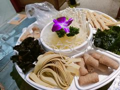 -鸡遇虾煲干锅火锅(小寨金莎店)