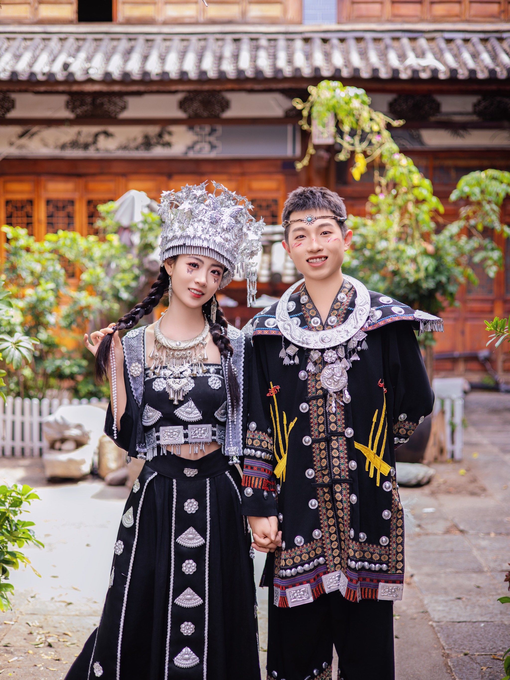 苗族情侣你拍了吗[调皮]