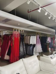 -月月婚纱礼服仓储店(王府井店)