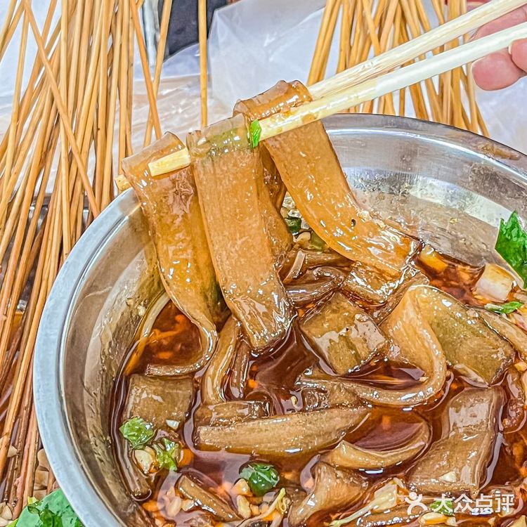 朋友没骗我，这家串串店的招牌脑花真是赞爆了❗️