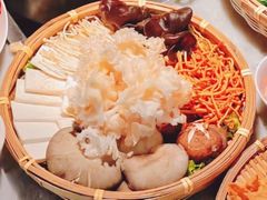 -尚尚仙·酸汤猪手·猪肚鸡火锅(华联万柳购物中心店)