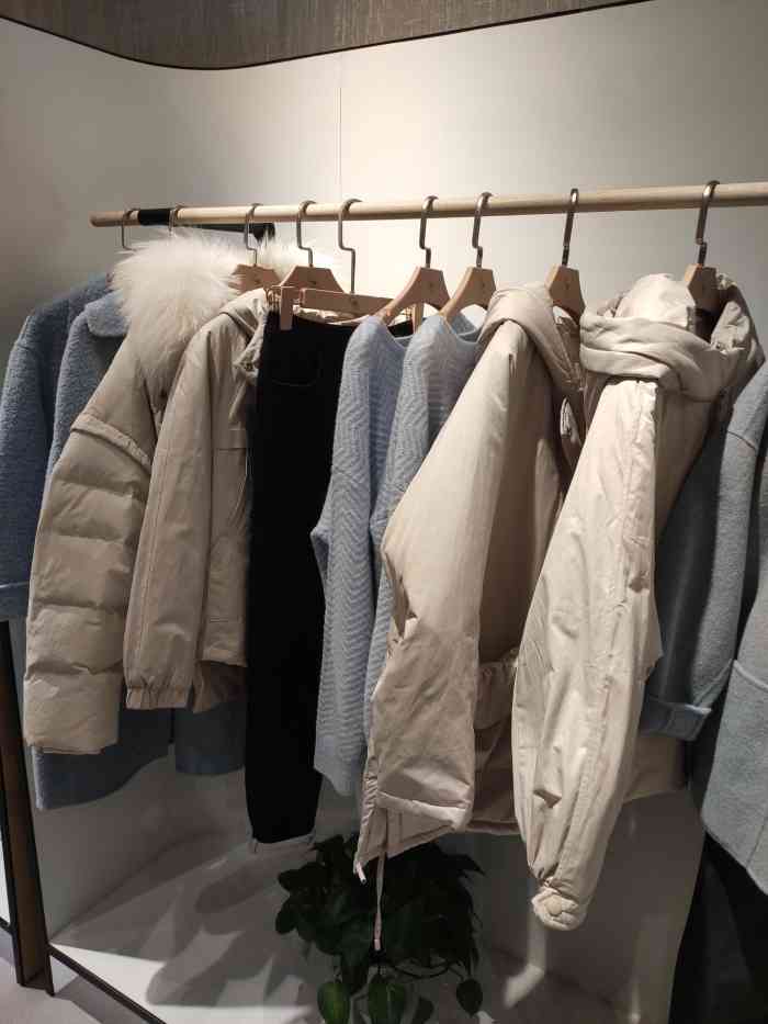 片断(荟聚中心店)-"这是一个女装品牌,在武汉很多地方都有店,.