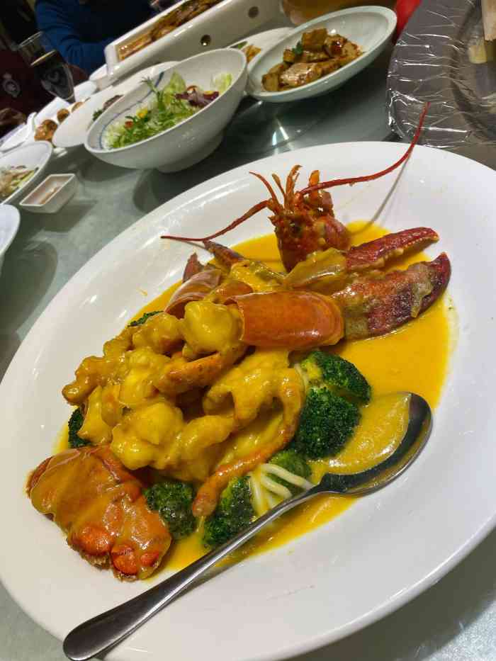 宝燕壹号海鲜餐厅(滨江店)-"闺蜜生日请吃饭选在这里,停车场挺大的