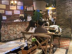 大堂-何师烧烤·香辣蟹·川菜·30年老品牌(太古里旗舰店)