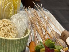 -两三事小郡肝串串香火锅(桂庙店)