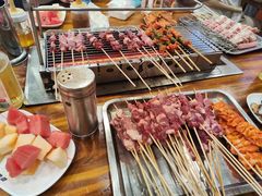 -哈尔滨小酒馆·鲜肉现穿自助烧烤(康新花园店)