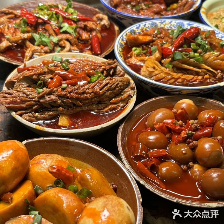 真的爱惨了这种火锅店，好吃又出片！