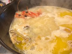 -鲜入围煮花胶鸡海鲜火锅