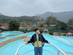 -十万大山布透温泉