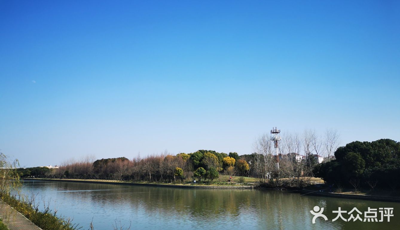 华翔绿地公园位于申滨南路申昆路交叉口距沪青平公