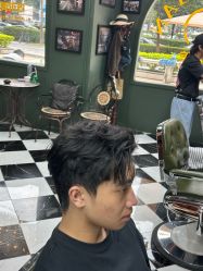 -查尔曼男士理发馆