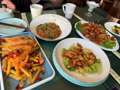 -丝路天山酒店(国际大巴扎店)