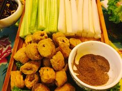 -闯关东东北农家菜(崂山石老人店)