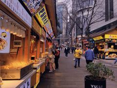 -日月光中心广场