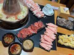 -果松木炭酸菜铜火锅·外婆参鸡汤