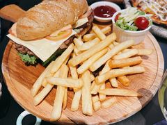超级鸡肉汉堡-地理学家咖啡馆