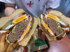 双蛋指椒牛肉汉堡-魏斯理汉堡(西安沣东吾悦店)