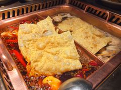 石屏炸豆皮-老牌坊云南鱼豆花火锅(哈西万达店)