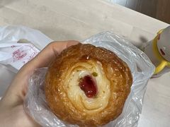 草莓酸奶可颂-都恩客(高岛屋百货店)