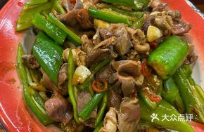 Green Pepper and Soy Bean Paste Stir-fried Chicken Offal