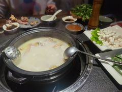-大匠工房古船木艺术餐厅·猪肚鸡专门店(长白仙岛店)