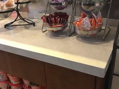 零食-虹桥机场V2贵宾休息室