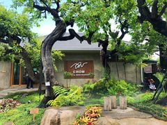 -Chom Cafe and Restaurant