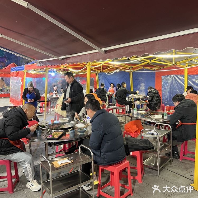 重庆街头偶遇手工滑肉。。。真的好好吃！